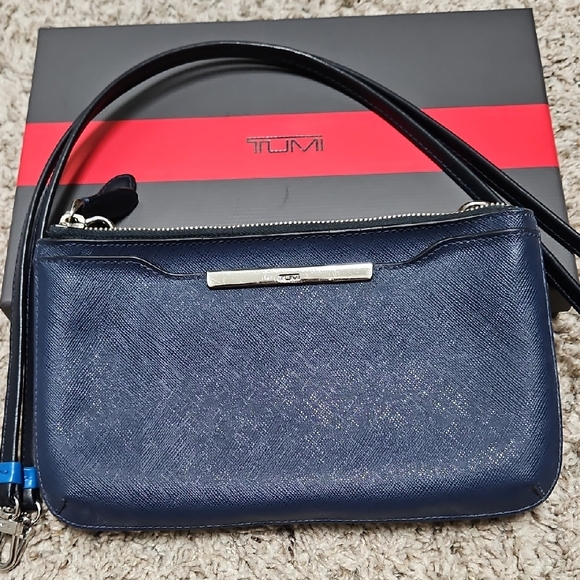 Tumi Handbags - TUMI EUC Leather 4 Pocket Navy Leather Crossbody Bag